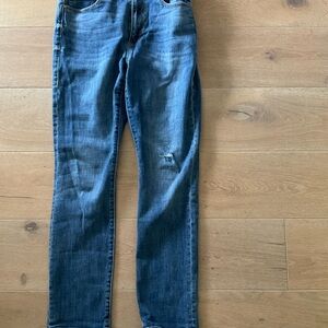 CABI Womens Size 6 Higher Rise Straight Leg Distressed Stretch Denim Jeans #3940